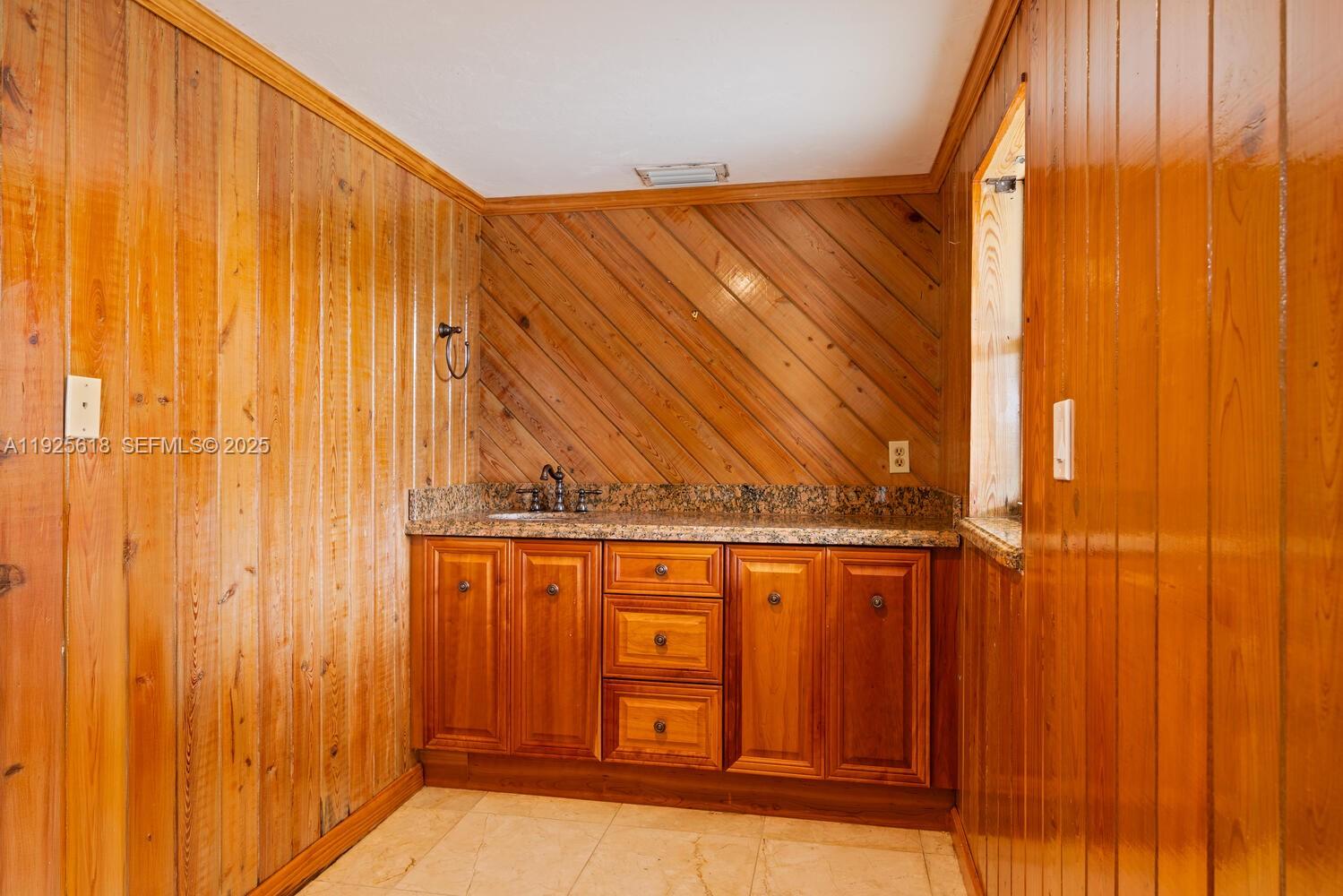 CHARLOTTE ESTATES - Residential