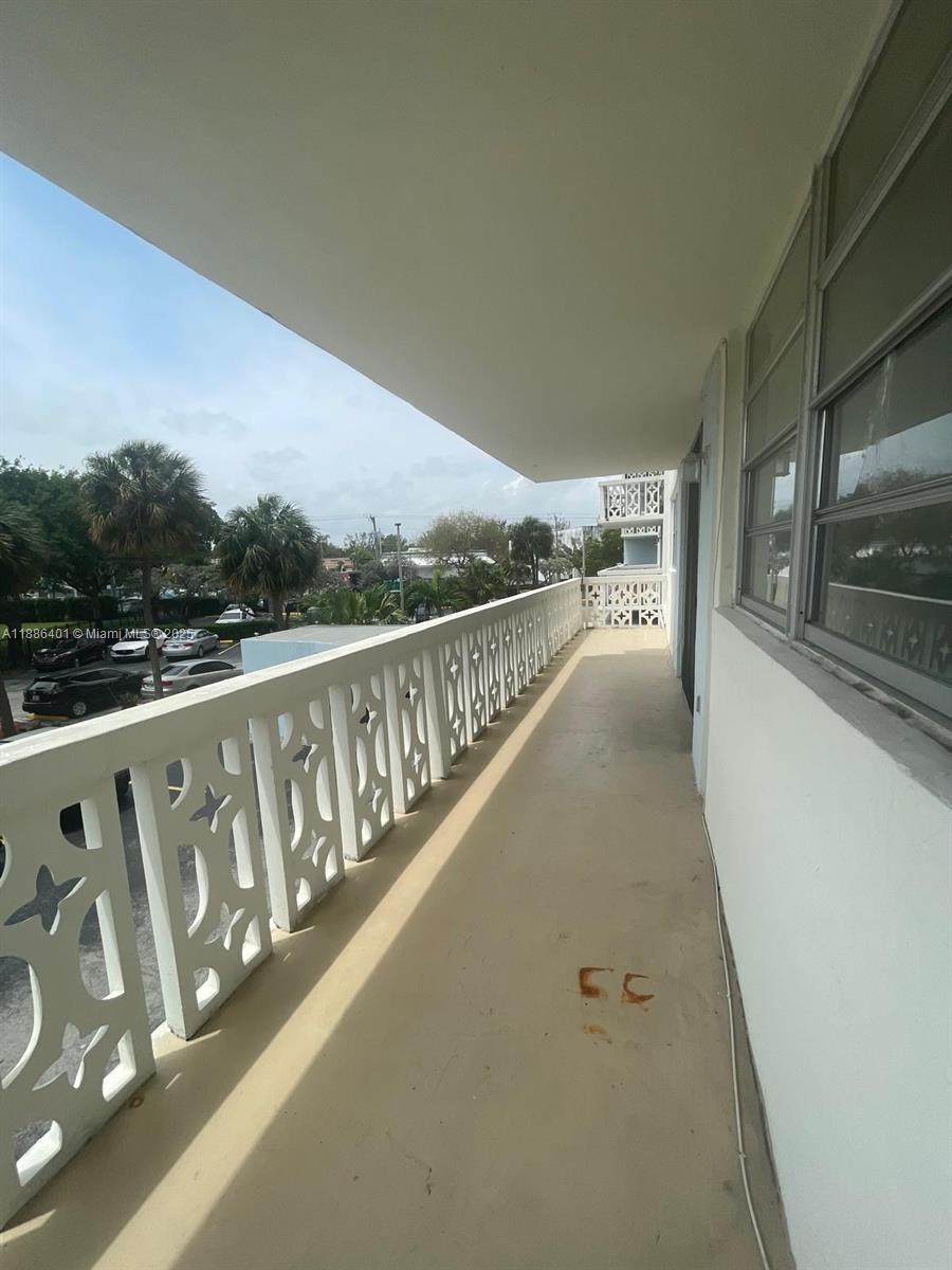 Great opportunity in this gated community in North Miami - Building is right off of Biscayne and 135th St. Unit is a split floorplan 2 Bedroom/2 Bath with an oversized balcony. Kitchen has been updated, stainless steel appliances, oversized tile throughout, in great condition.
Building features smart access at front door, gated parking, gym, community party room, on site manager and laundry room.