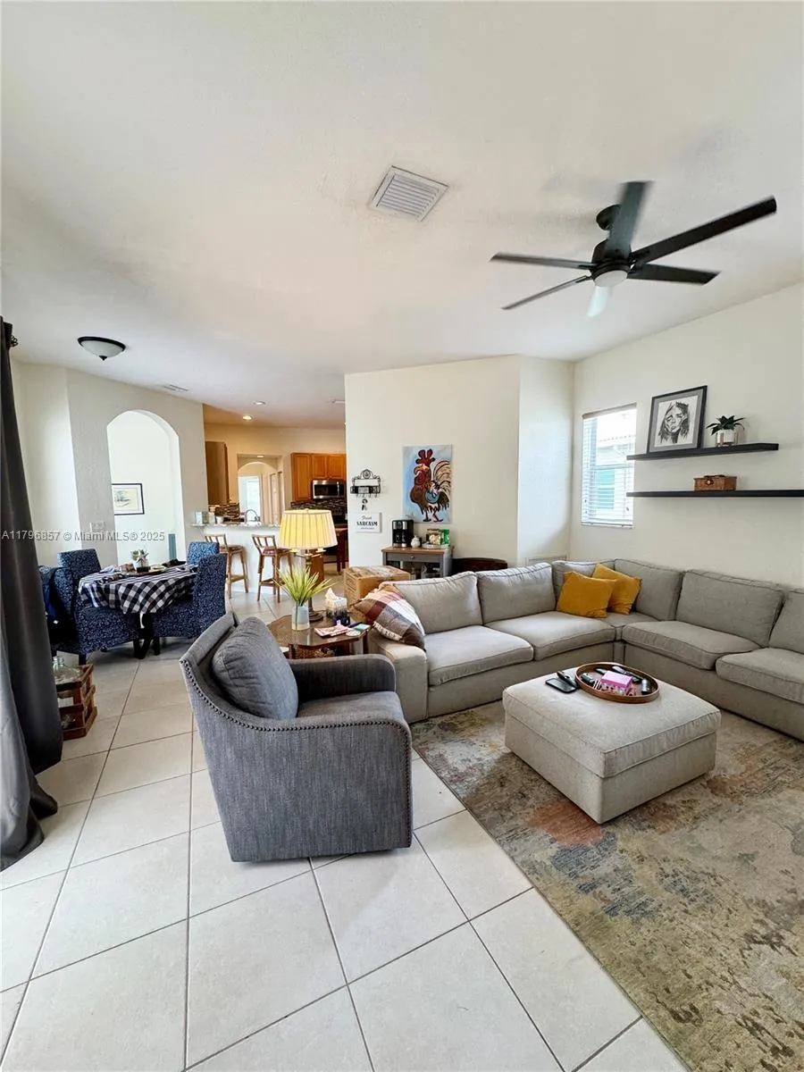 Pembroke Pines, Florida 33028, United States, 4 Bedrooms Bedrooms, ,3 BathroomsBathrooms,Residential,Active,123203