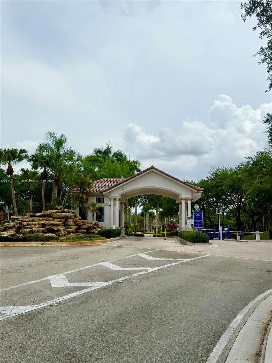 Pembroke Pines, Florida 33028, United States, 4 Bedrooms Bedrooms, ,3 BathroomsBathrooms,Residential,Active,123203