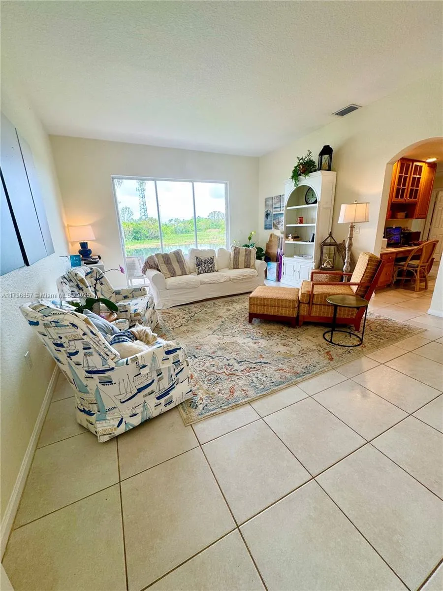 Pembroke Pines, Florida 33028, United States, 4 Bedrooms Bedrooms, ,3 BathroomsBathrooms,Residential,Active,123203