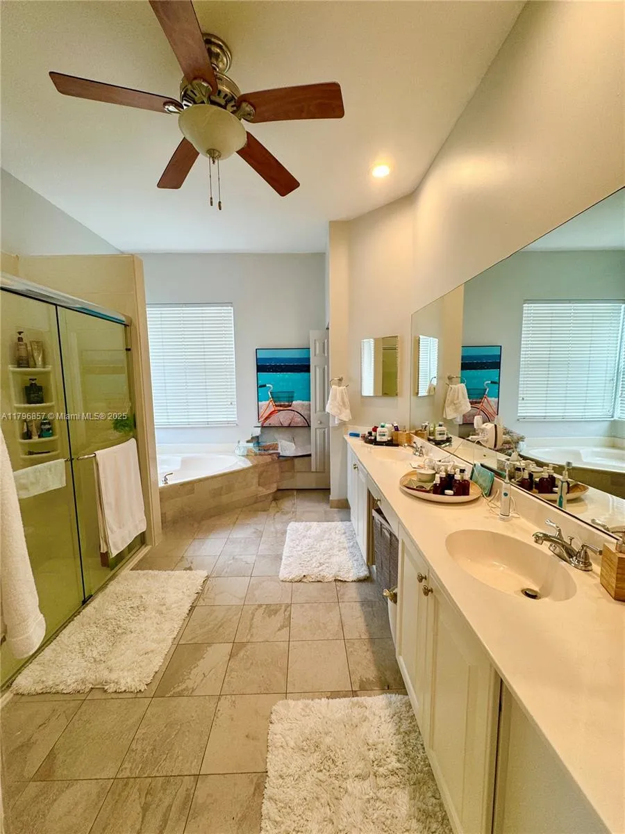 Pembroke Pines, Florida 33028, United States, 4 Bedrooms Bedrooms, ,3 BathroomsBathrooms,Residential,Active,123203