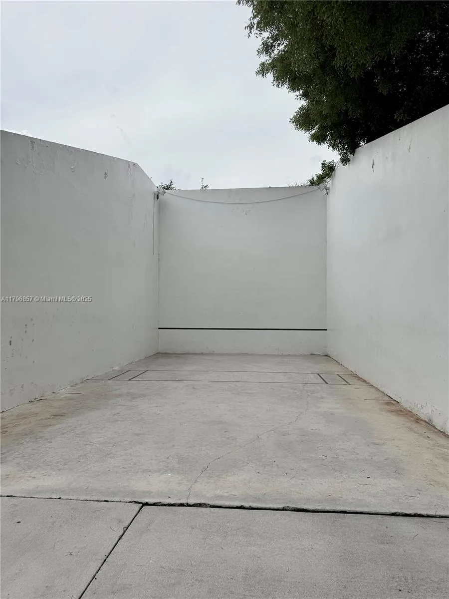 Pembroke Pines, Florida 33028, United States, 4 Bedrooms Bedrooms, ,3 BathroomsBathrooms,Residential,Active,123203