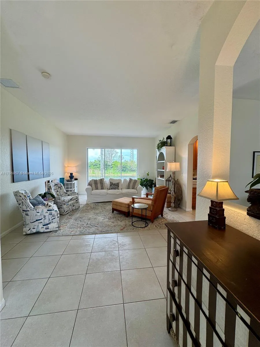 Pembroke Pines, Florida 33028, United States, 4 Bedrooms Bedrooms, ,3 BathroomsBathrooms,Residential,Active,123203