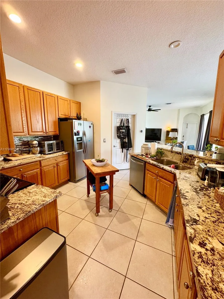 Pembroke Pines, Florida 33028, United States, 4 Bedrooms Bedrooms, ,3 BathroomsBathrooms,Residential,Active,123203