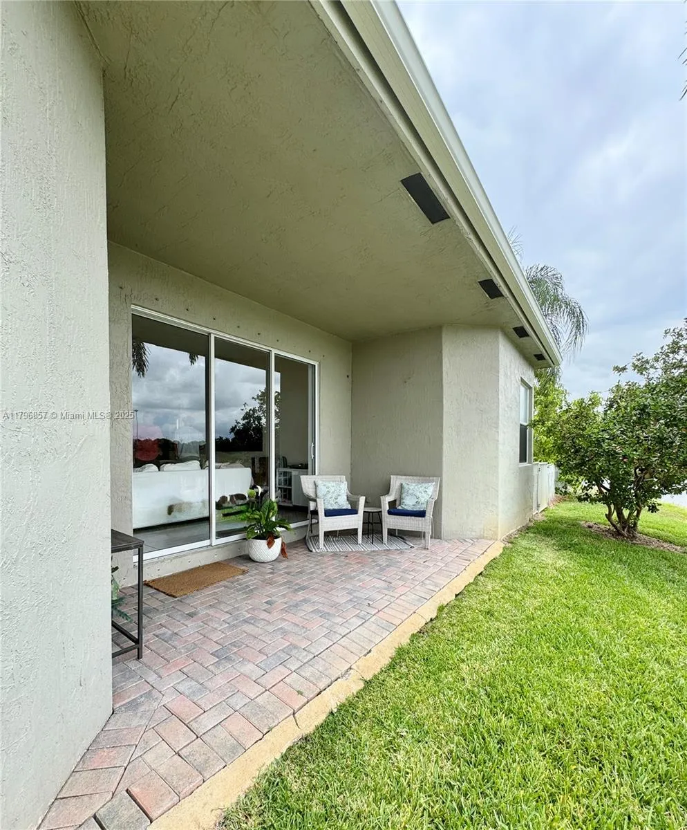 Pembroke Pines, Florida 33028, United States, 4 Bedrooms Bedrooms, ,3 BathroomsBathrooms,Residential,Active,123203