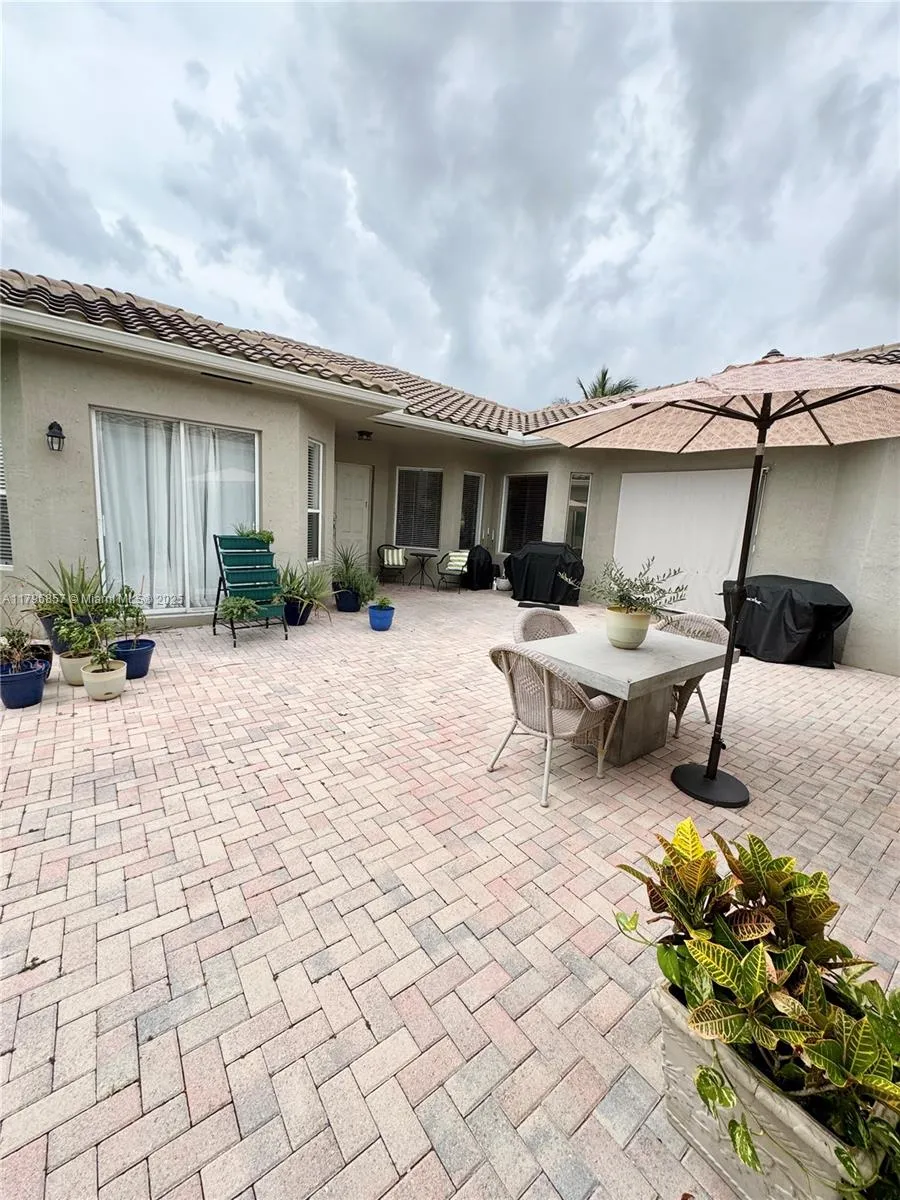 Pembroke Pines, Florida 33028, United States, 4 Bedrooms Bedrooms, ,3 BathroomsBathrooms,Residential,Active,123203