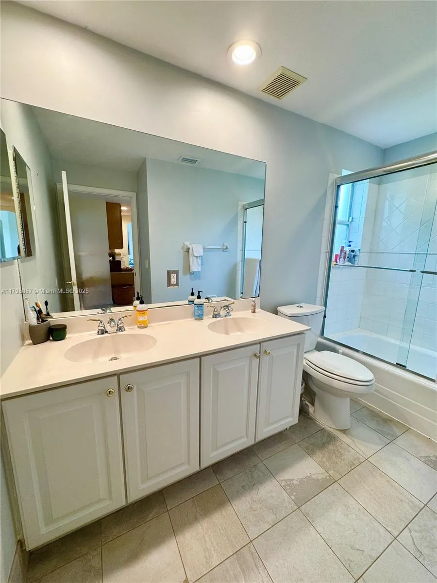 Pembroke Pines, Florida 33028, United States, 4 Bedrooms Bedrooms, ,3 BathroomsBathrooms,Residential,Active,123203