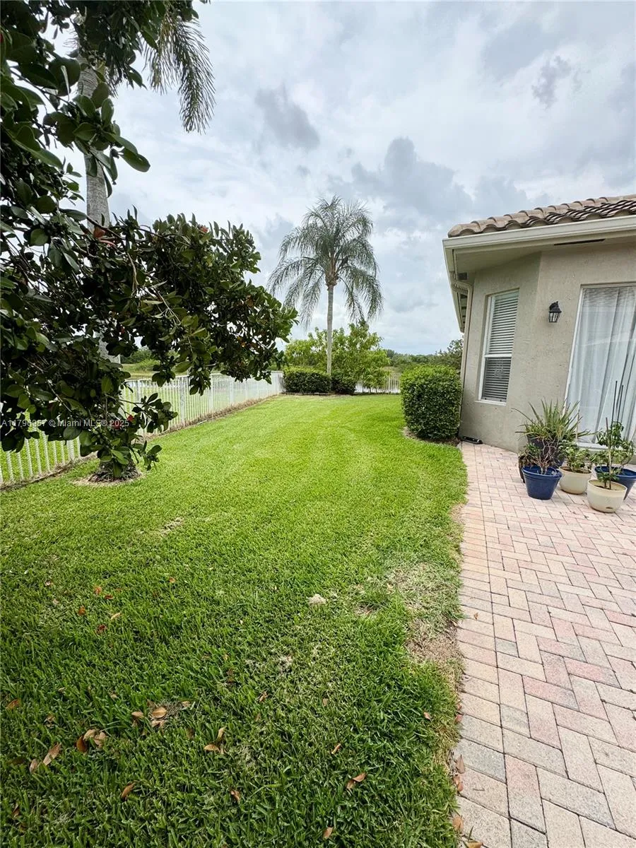 Pembroke Pines, Florida 33028, United States, 4 Bedrooms Bedrooms, ,3 BathroomsBathrooms,Residential,Active,123203