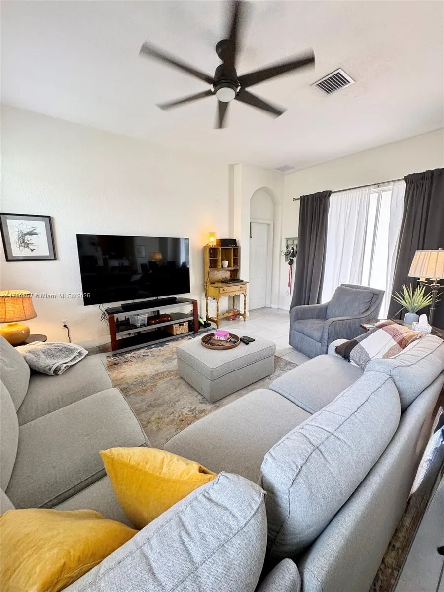 Pembroke Pines, Florida 33028, United States, 4 Bedrooms Bedrooms, ,3 BathroomsBathrooms,Residential,Active,123203