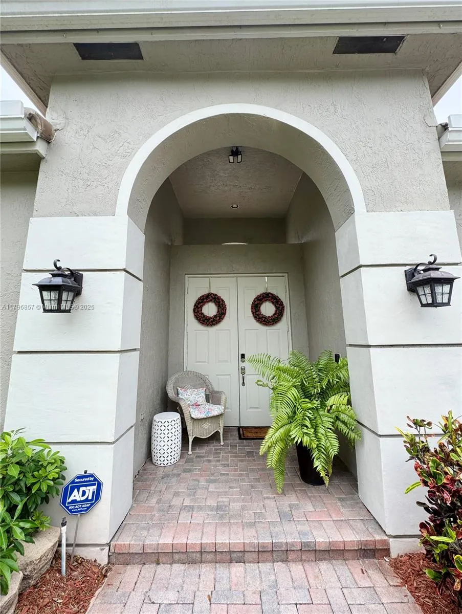 Pembroke Pines, Florida 33028, United States, 4 Bedrooms Bedrooms, ,3 BathroomsBathrooms,Residential,Active,123203