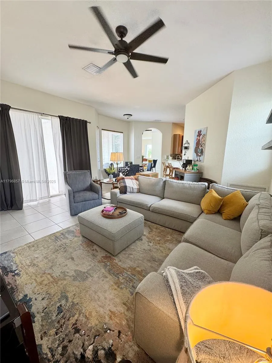 Pembroke Pines, Florida 33028, United States, 4 Bedrooms Bedrooms, ,3 BathroomsBathrooms,Residential,Active,123203