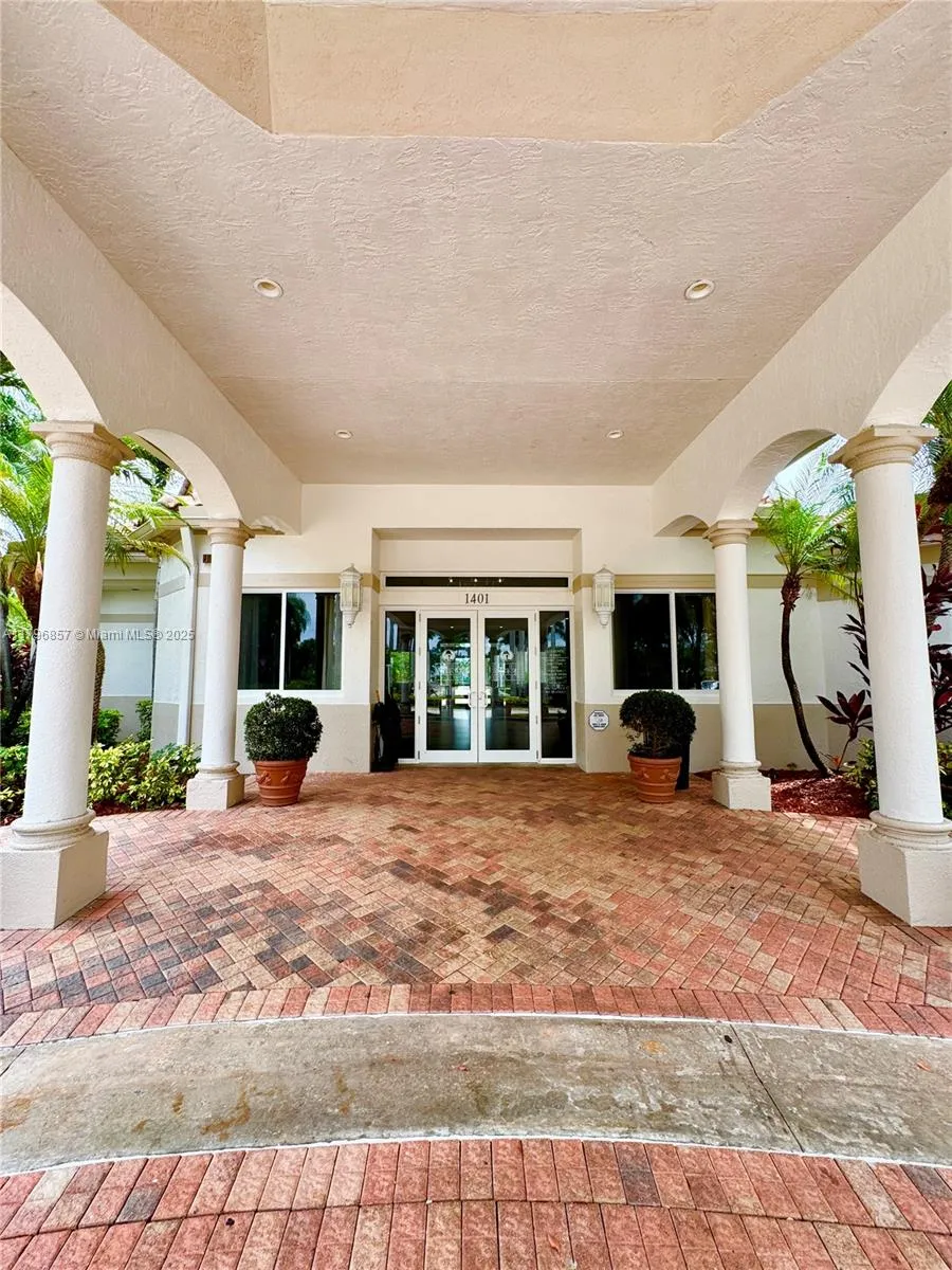 Pembroke Pines, Florida 33028, United States, 4 Bedrooms Bedrooms, ,3 BathroomsBathrooms,Residential,Active,123203