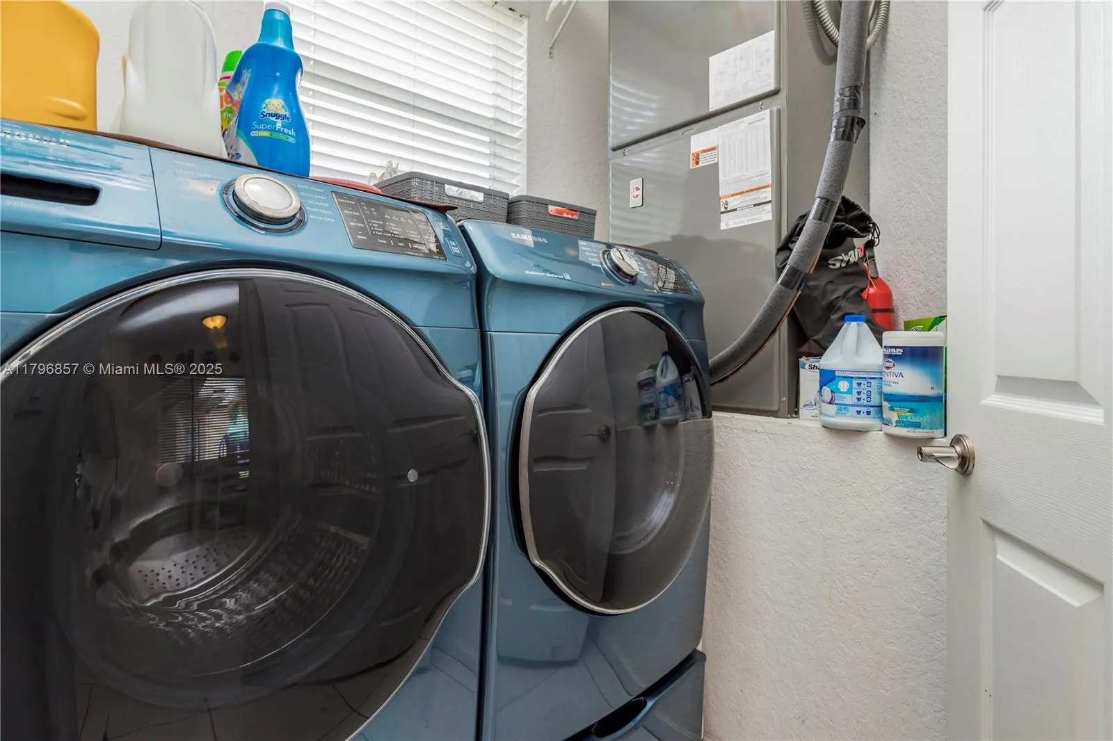 Pembroke Pines, Florida 33028, United States, 4 Bedrooms Bedrooms, ,3 BathroomsBathrooms,Residential,Active,123203