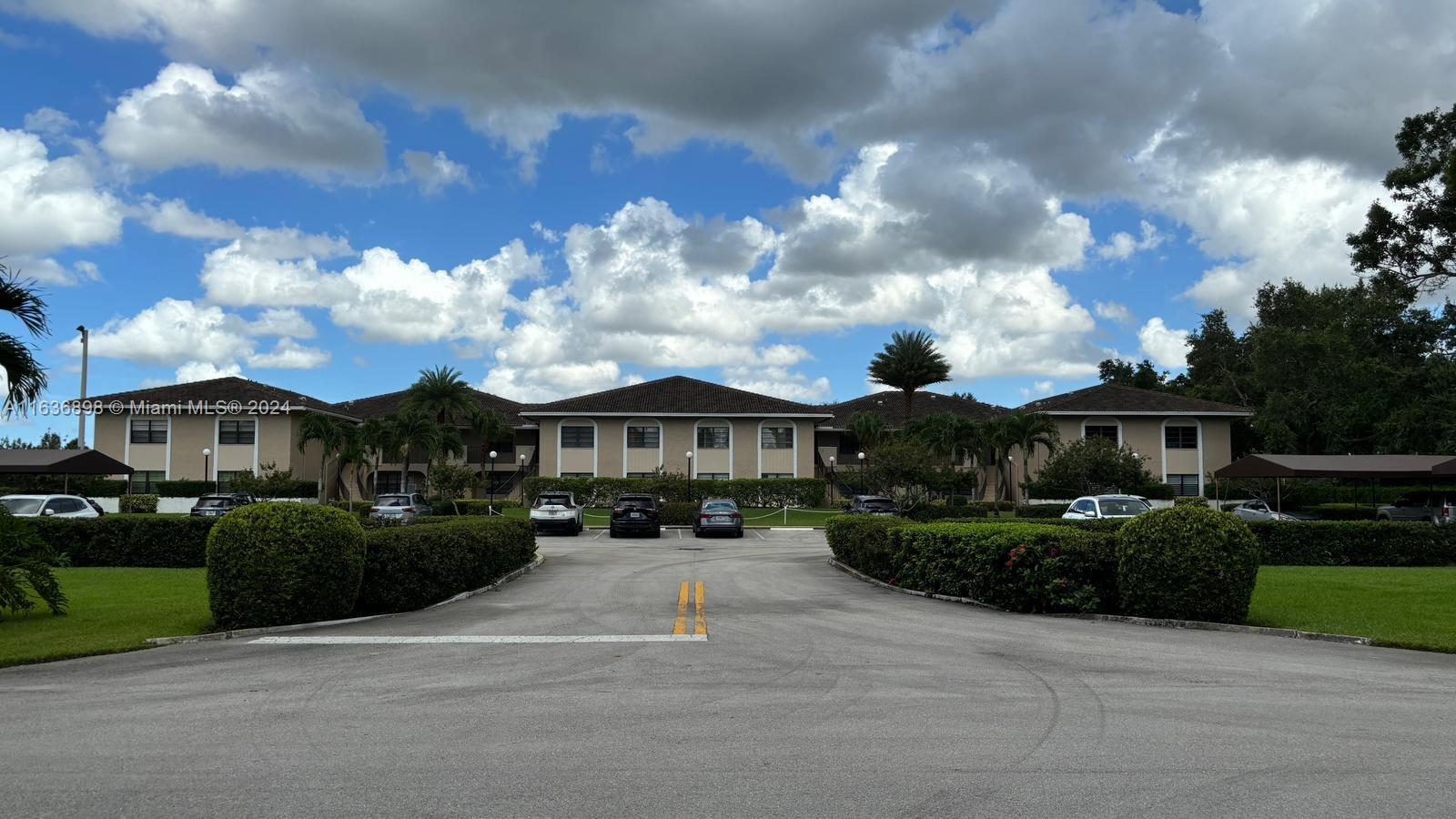 Property for Sale at 400 Nw 127th Ave 13, Plantation, Miami-Dade County, Florida - Bedrooms: 4 
Bathrooms: 3  - $650,000