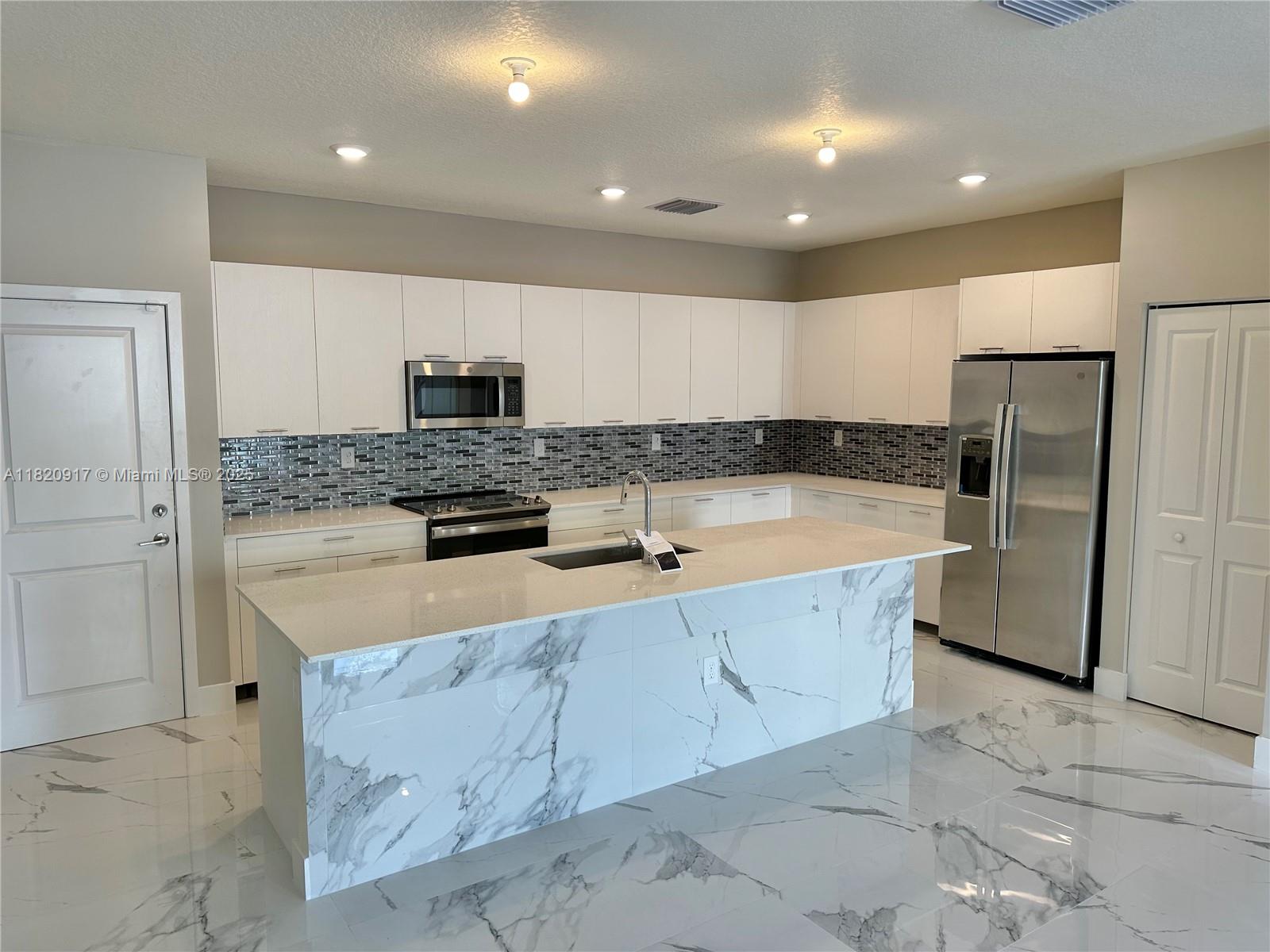8348 Nw 43rd St 8348, Doral, Miami-Dade County, Florida - 3 Bedrooms  
3 Bathrooms - 