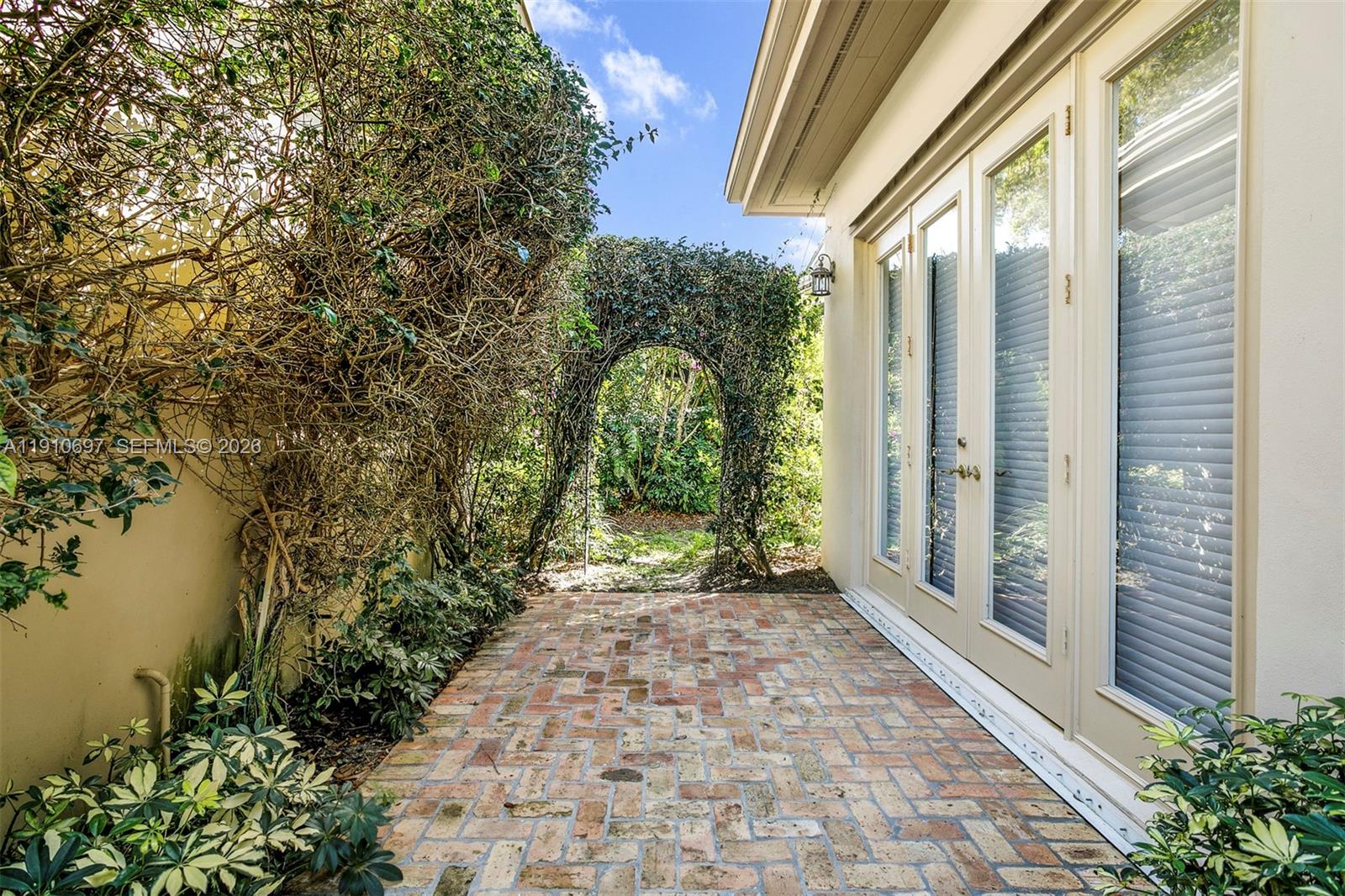 JUPITER HILLS - PRESTWICK - Residential