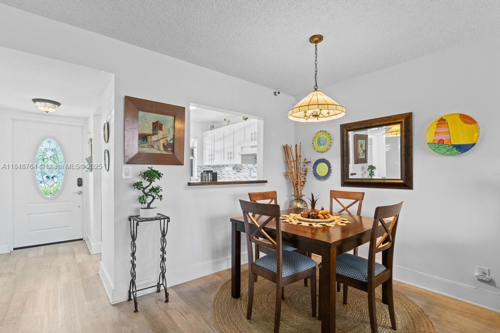 9181 Sunrise Lakes Blvd 108, Sunrise, FL, 33322/$89,900 2 9181 Sunrise Lakes Blvd 108