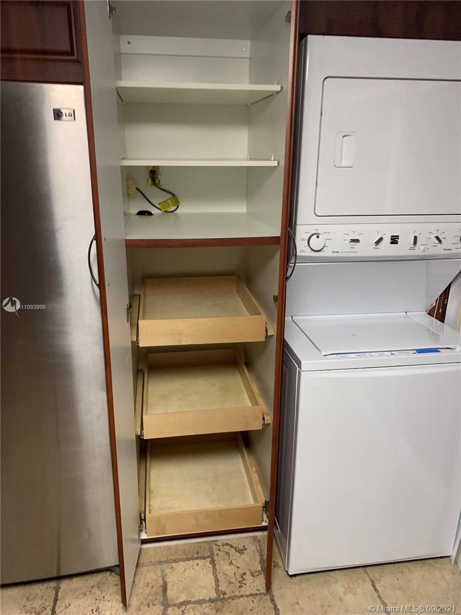 VISTA DEL LAGO CONDO II - Residential Lease