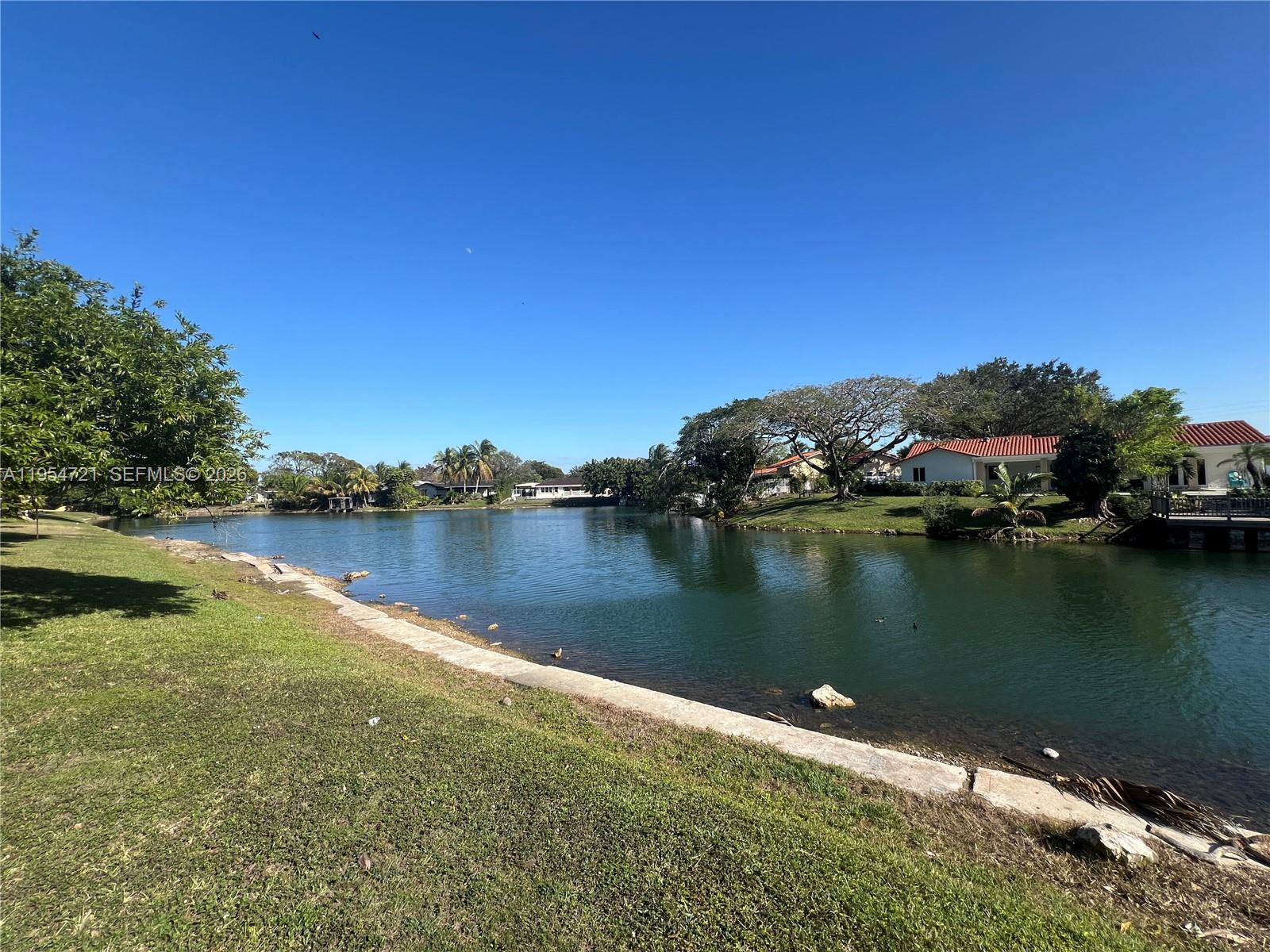 SOVEREIGNS CONDO - Residential