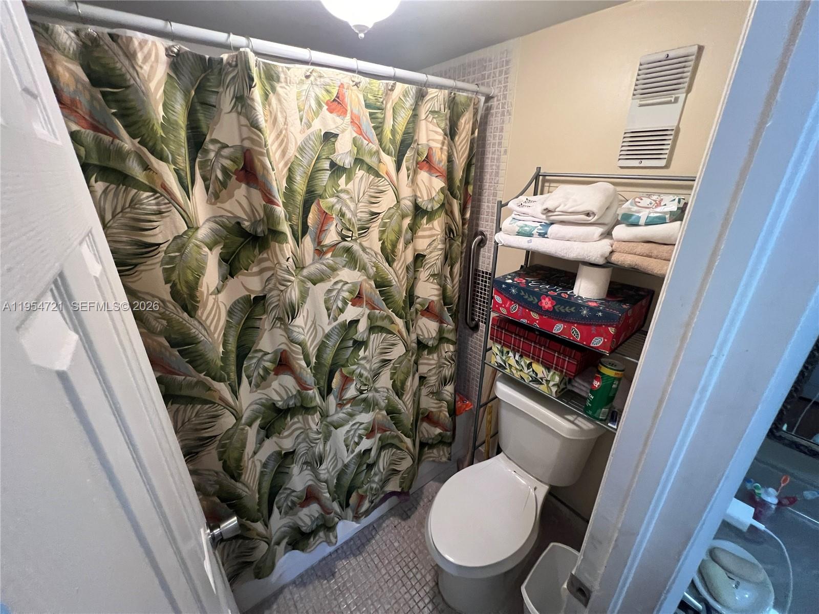 SOVEREIGNS CONDO - Residential