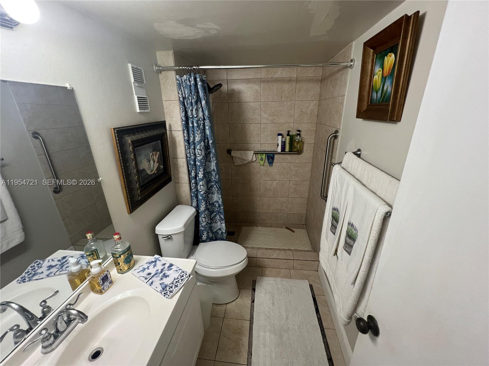 SOVEREIGNS CONDO - Residential