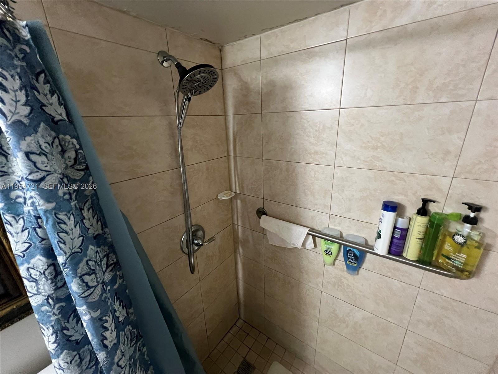 SOVEREIGNS CONDO - Residential