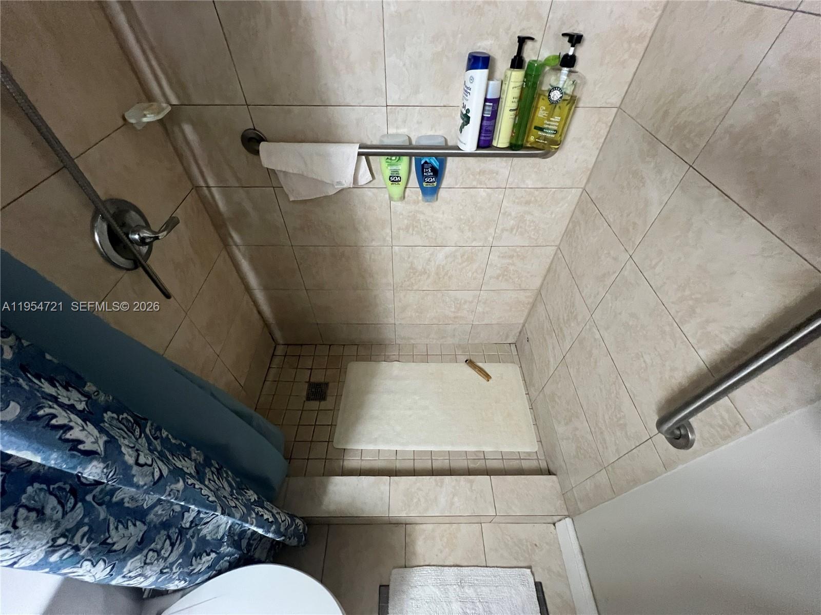 SOVEREIGNS CONDO - Residential