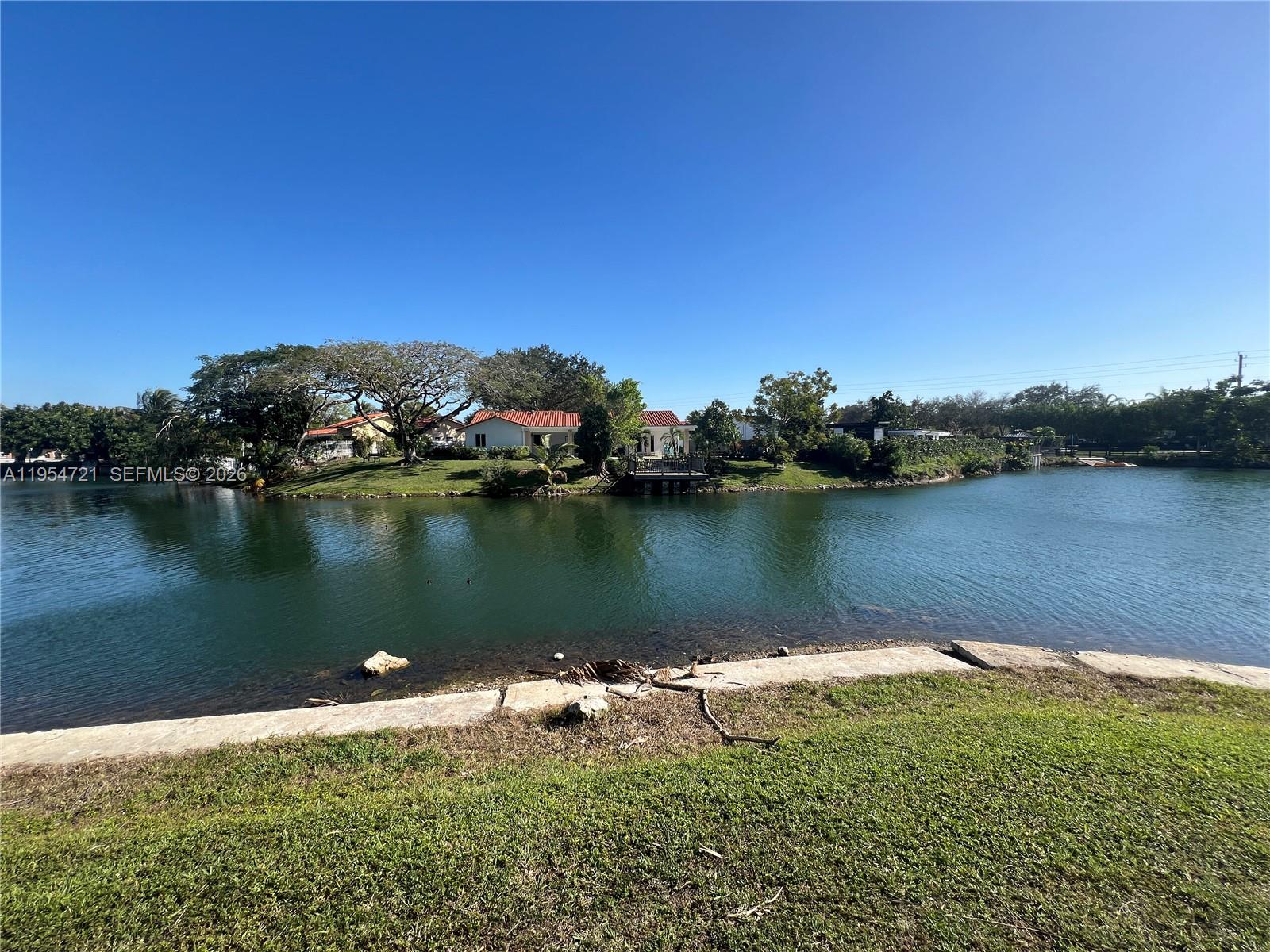 SOVEREIGNS CONDO - Residential