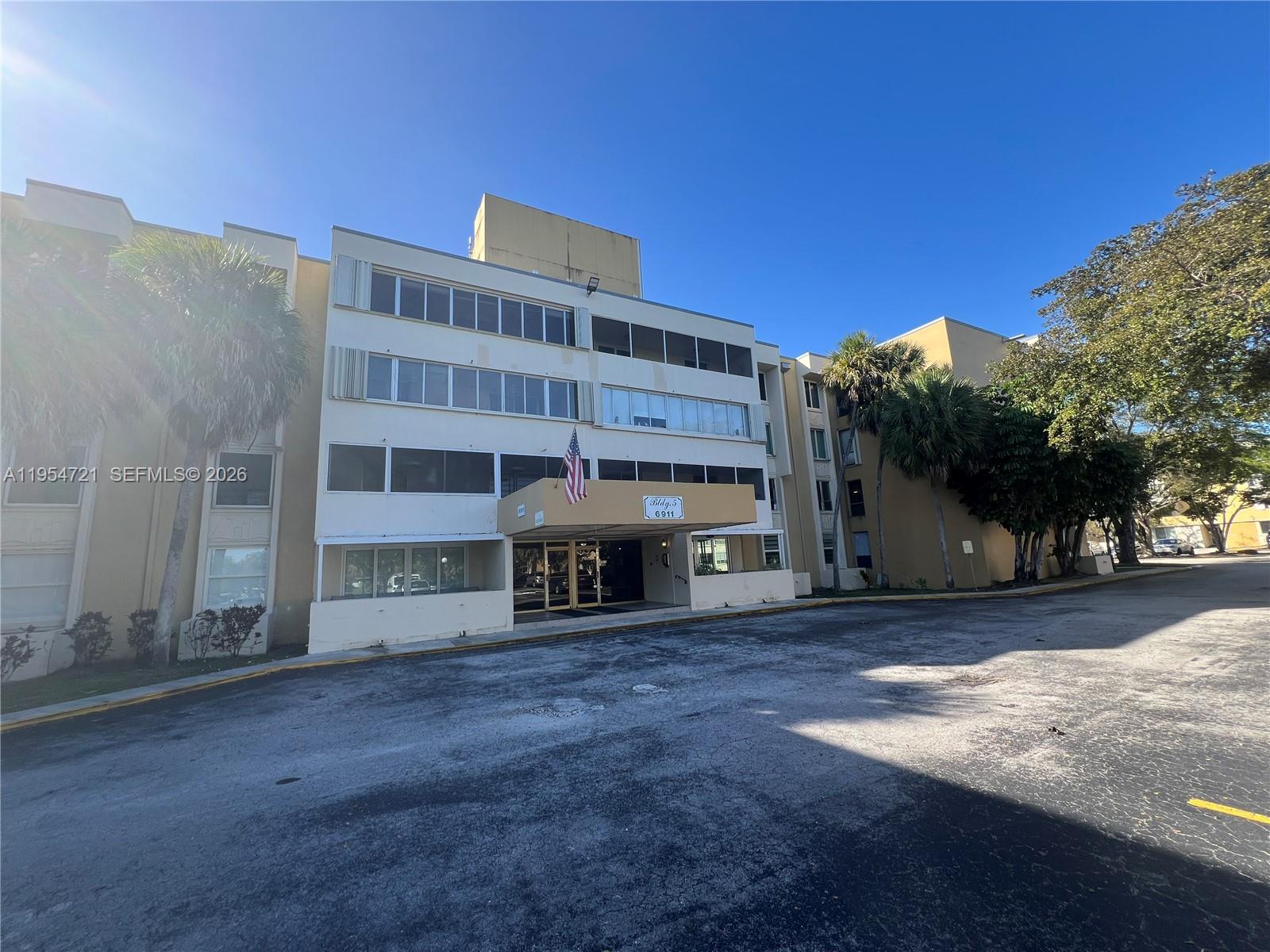 SOVEREIGNS CONDO - Residential