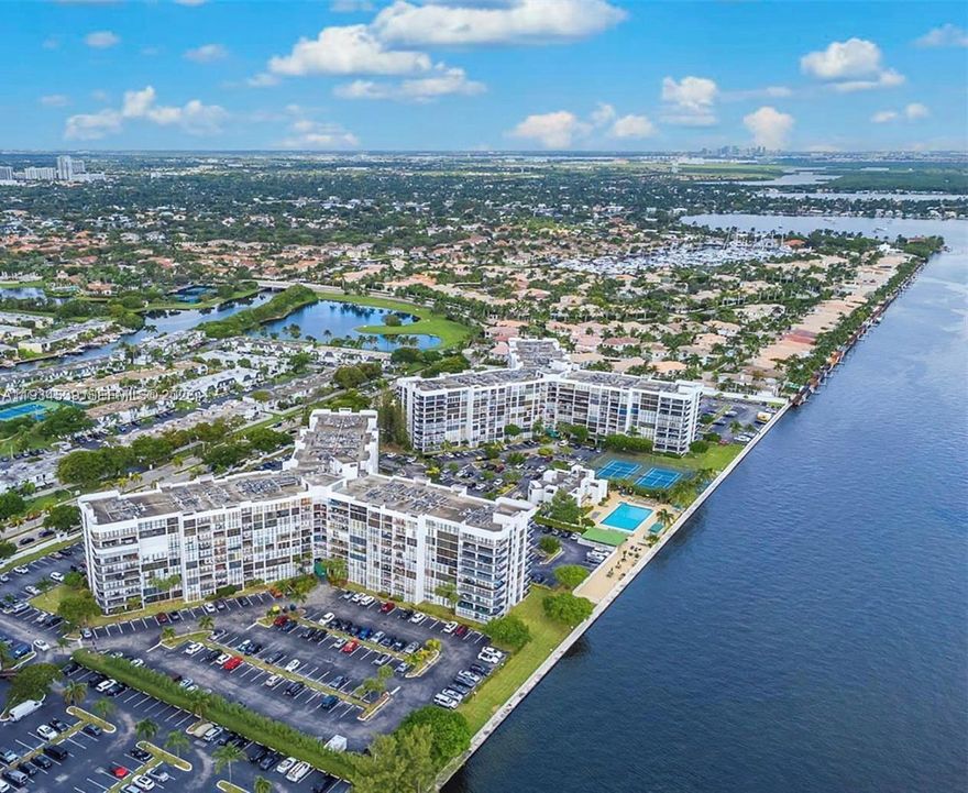 Welcome to the Spacious OceanView Park 2/2 Unit w/Floor to ceiling windows.Watch the boats pass by on the Intracoastal. Ground floor, no need to use the elevator. Walk-in closet. 40 year certification complete. Association with reserves. Wii-fi and hot water included in maintenance. Building has 24/7 attended lobby security, social activities, heated swimming pool, state-of-the-art gym, sauna, tennis, BBQ area, billiard, table tennis, bicycle storage and full-time management. Less than 2 miles to the beach, close to Hollywood Boardwalk, Aventura Mall, shopping, casinos, restaurants, race tracks, marinas, golf course and Ft. Lauderdale Airport.