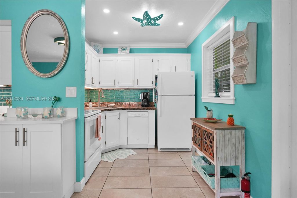 Photo of 619 SW 13th Ave #1, Fort Lauderdale, FL 33312 (MLS # A12012029)