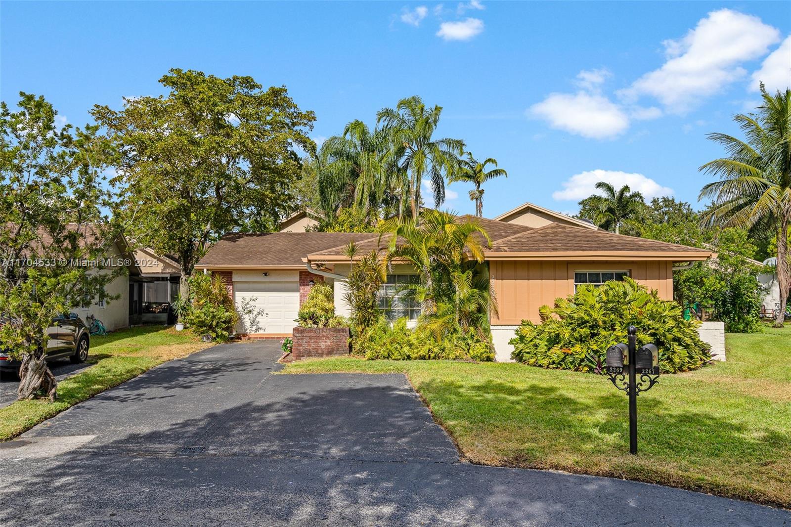 2269 Nova Village Drive, Davie, Broward County, Florida - 3 Bedrooms  
2 Bathrooms - 