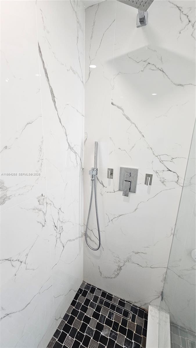 TERRAZAS RIVERPARK VILLAG - Residential