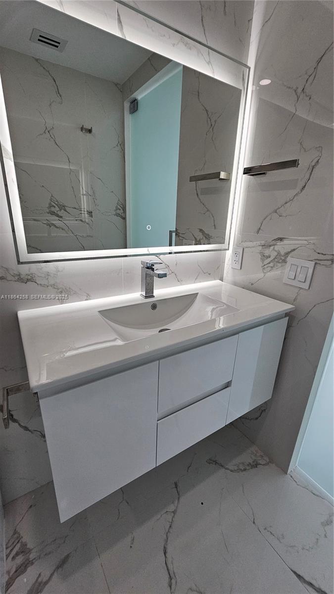 TERRAZAS RIVERPARK VILLAG - Residential