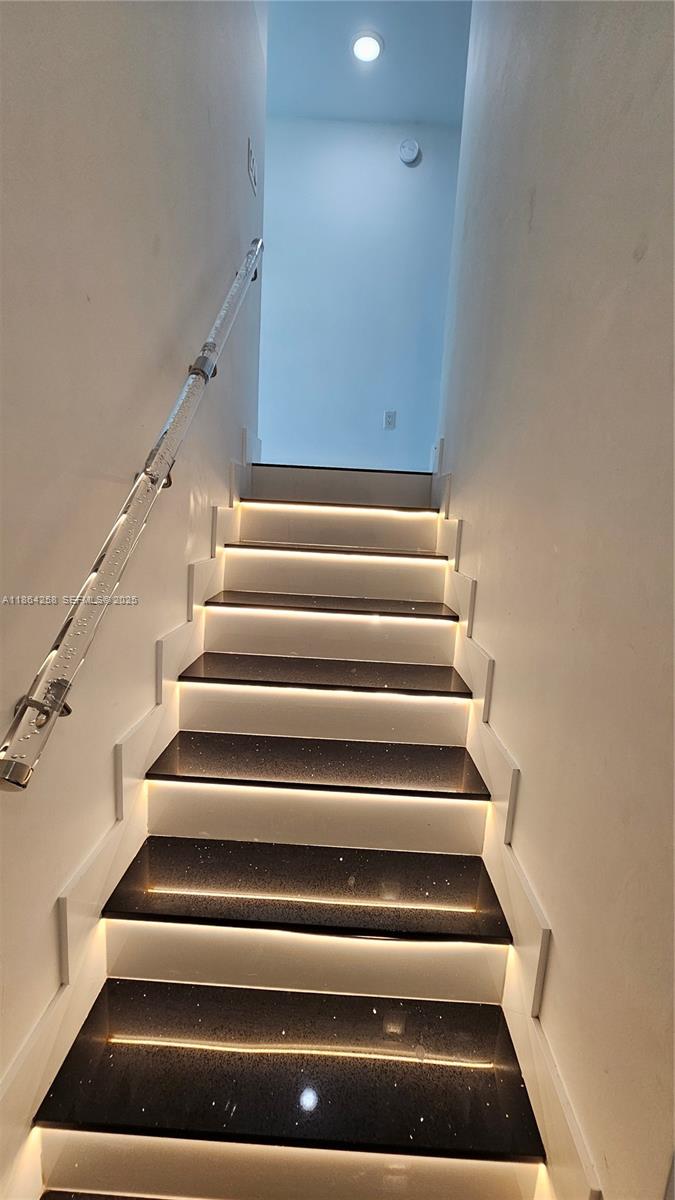 TERRAZAS RIVERPARK VILLAG - Residential