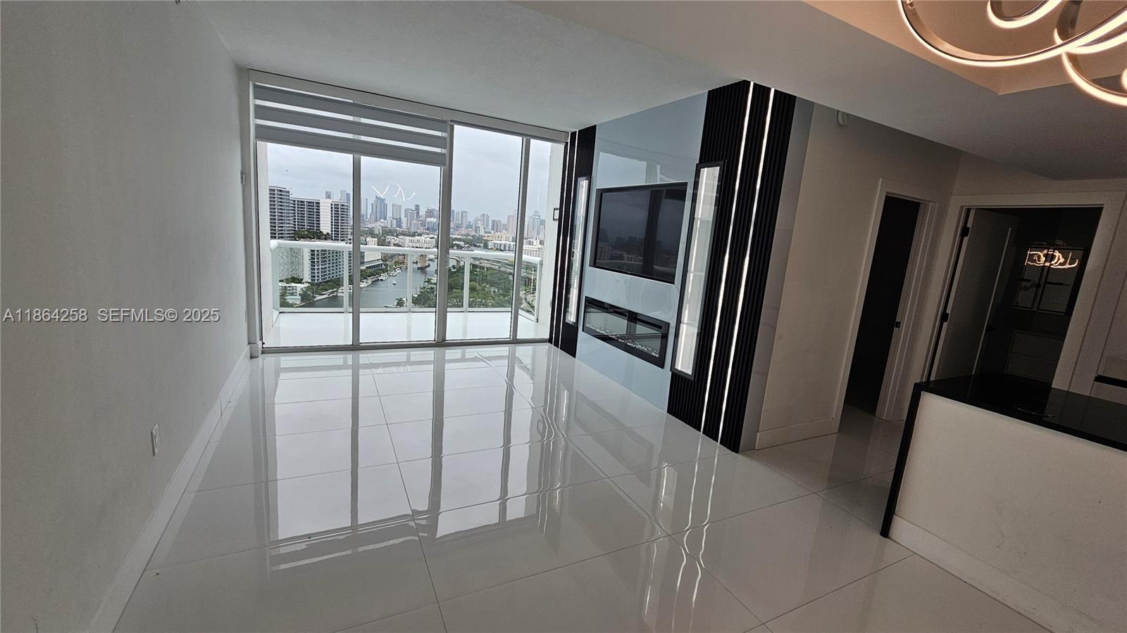 TERRAZAS RIVERPARK VILLAG - Residential