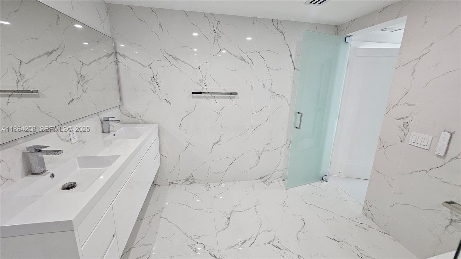 TERRAZAS RIVERPARK VILLAG - Residential