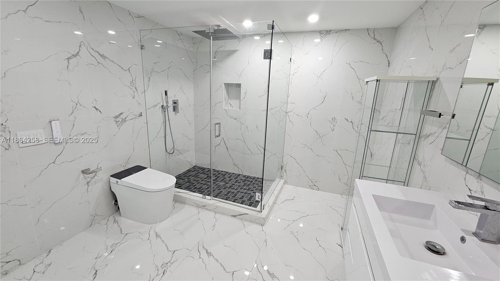 TERRAZAS RIVERPARK VILLAG - Residential