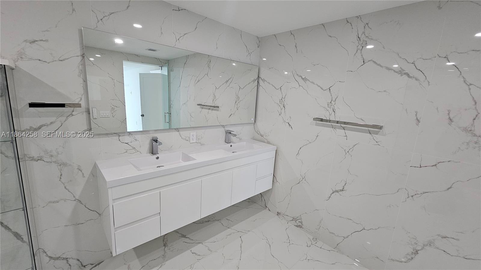 TERRAZAS RIVERPARK VILLAG - Residential