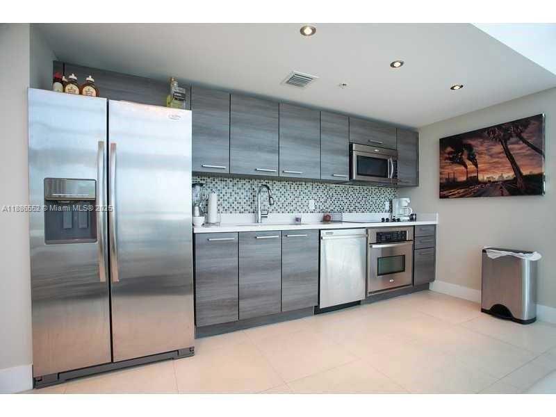 MERIDIAN 5 CONDO - Residential