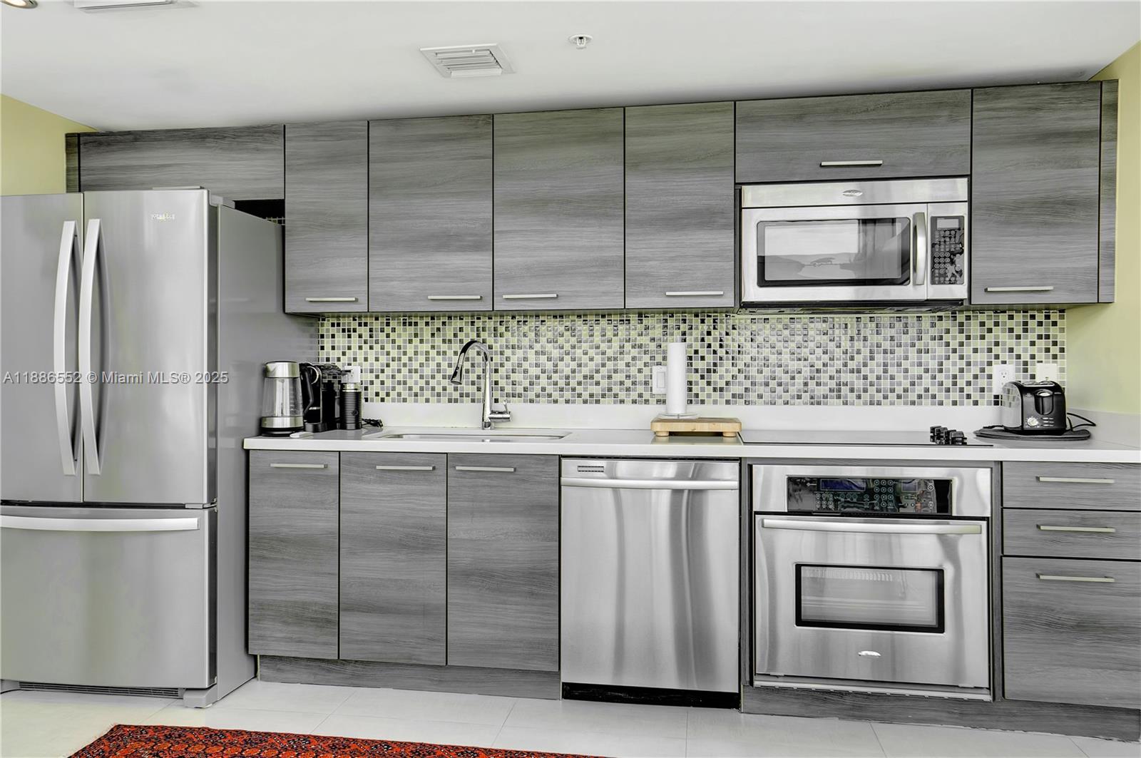 MERIDIAN 5 CONDO - Residential