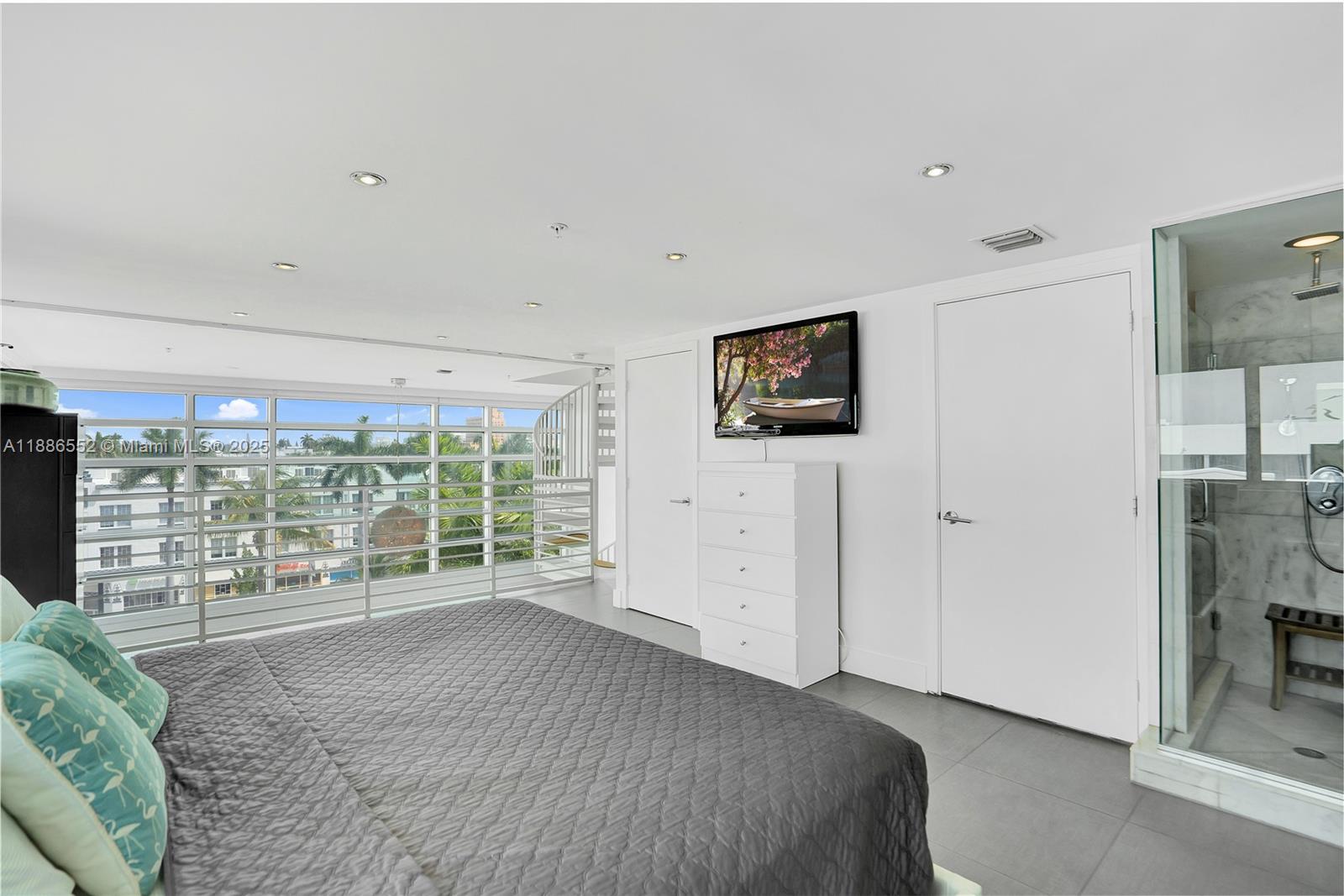 MERIDIAN 5 CONDO - Residential