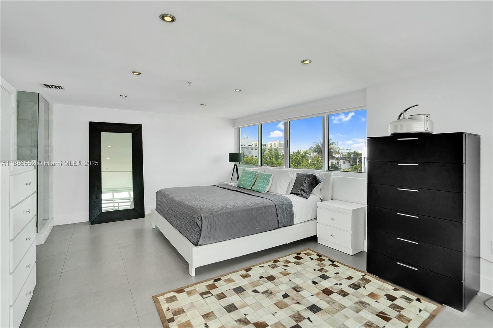 MERIDIAN 5 CONDO - Residential