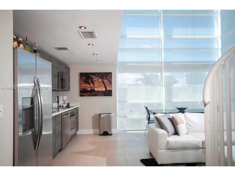 MERIDIAN 5 CONDO - Residential