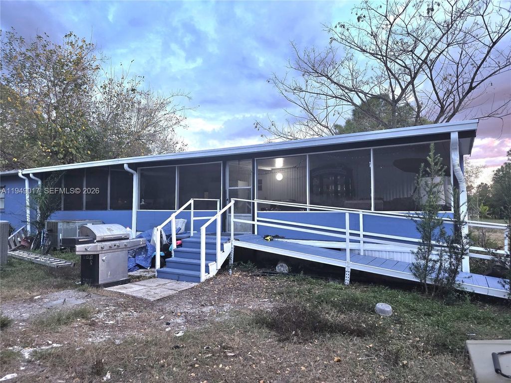 Photo of 575 Vero Ave, Clewiston, FL 33440 (MLS # A11949017)