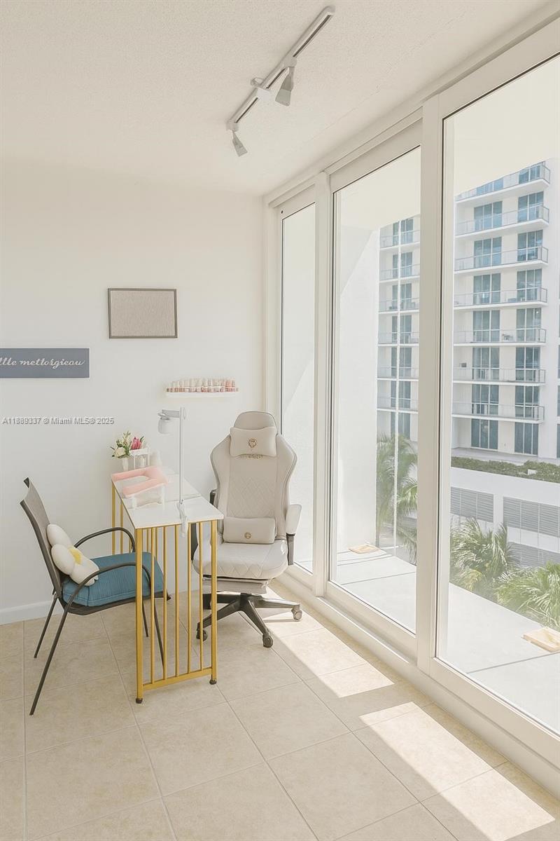 ALEXANDER TOWERS CONDO - Residential