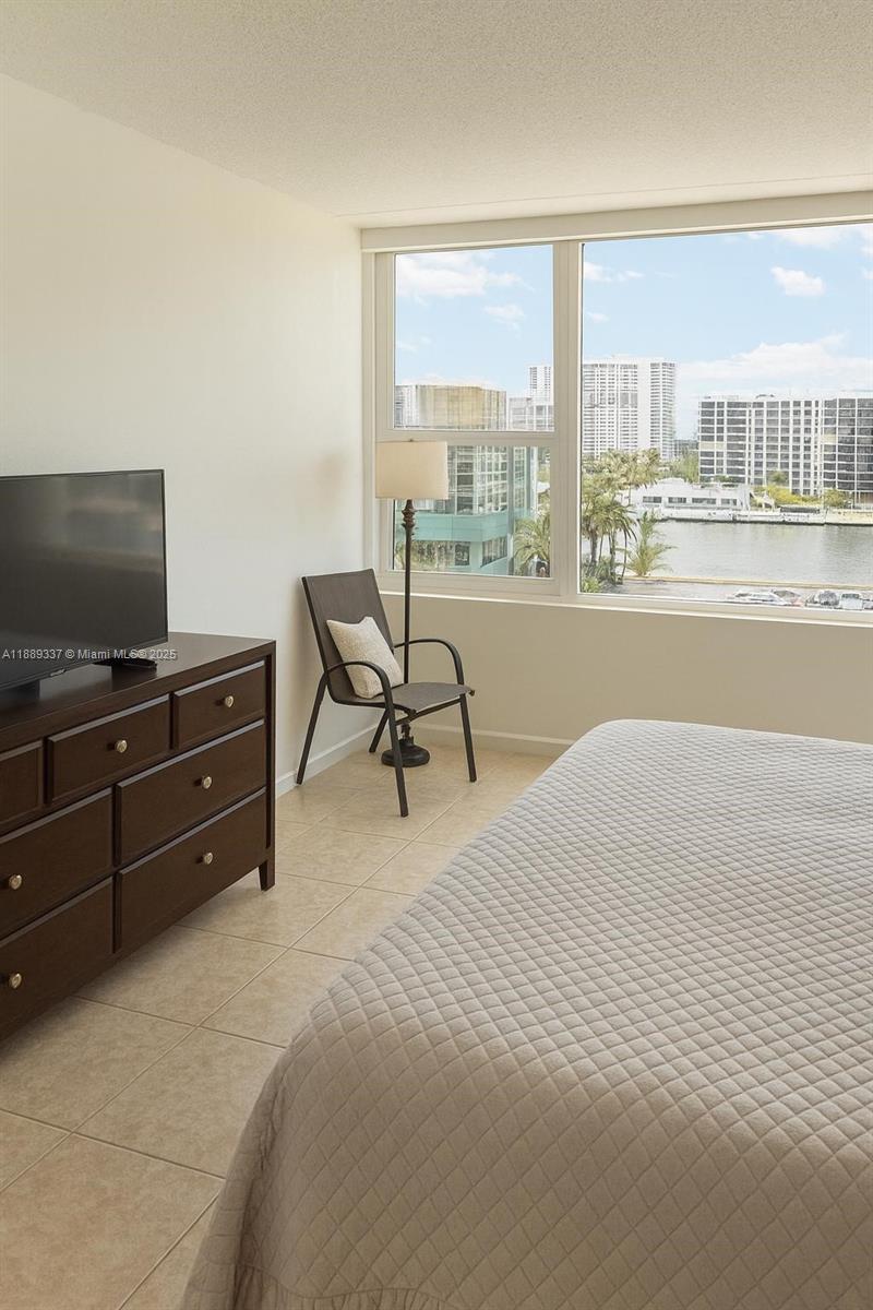 ALEXANDER TOWERS CONDO - Residential