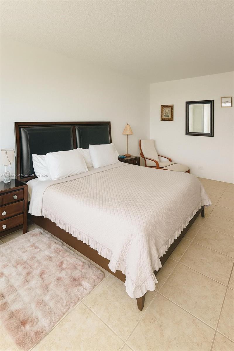 ALEXANDER TOWERS CONDO - Residential