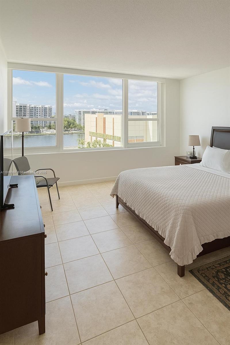 ALEXANDER TOWERS CONDO - Residential